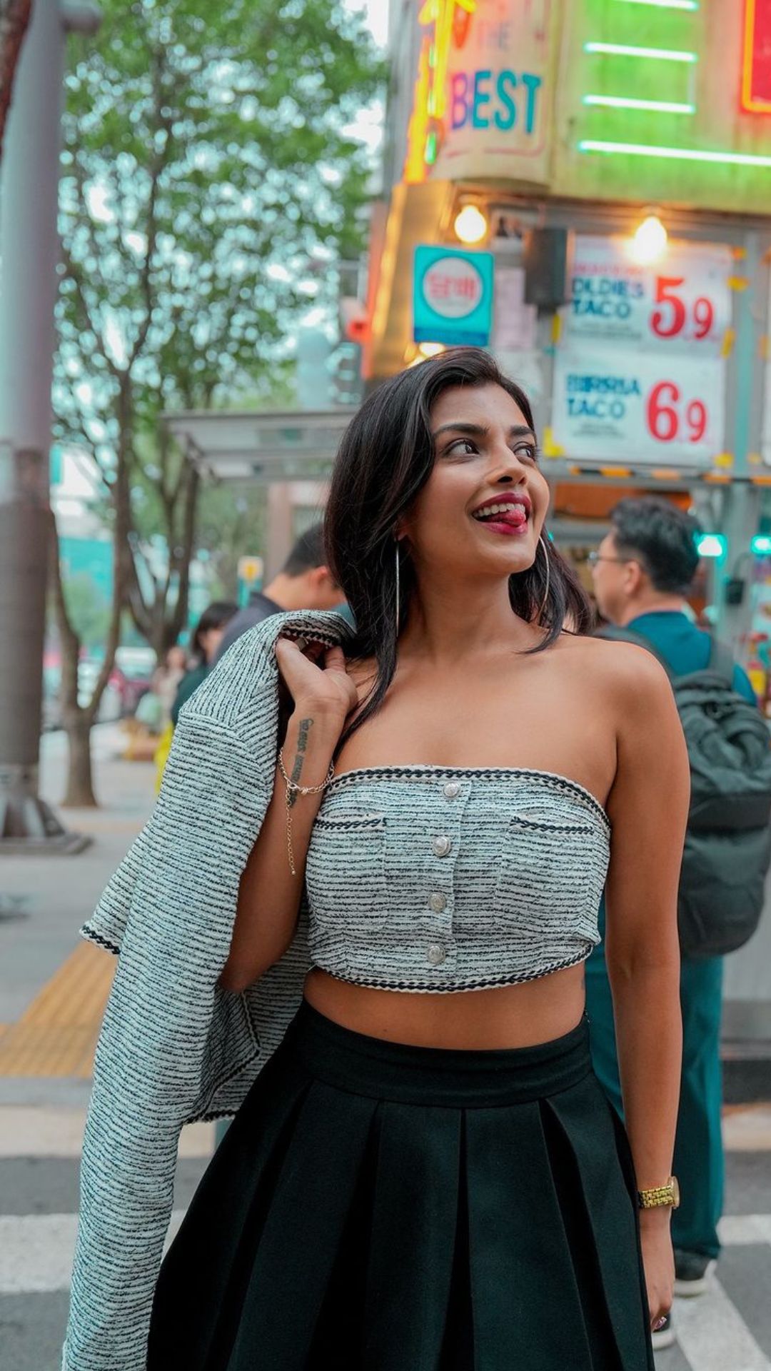 இன்ஸ்டா இன்ஃப்ளுயன்சராக கலக்கி வருகிறார்