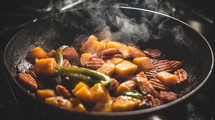 3. Avoid Overcrowding: When frying multiple items, ensure you do not overcrowd the pan. Overcrowding drops the oil temperature, leading to uneven cooking and greasy food. Fry in small batches to maintain the oil temperature and achieve uniformly crispy snacks. (Image Source: Canva)