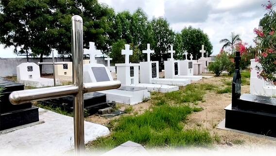 Mariyapuram Family Tombs | మరియపురం గ్రామంలో వింత ఆచారం...కుటుంబ సమాధుల రహస్యం ఏంటీ..? |ABP Desam