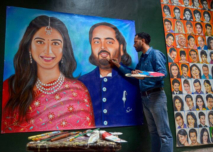 गोस्वामी ने बताया कि वह ठाकुरजी की ओर से अंबानी के पुत्र की शादी में शामिल होने अपने अनुज श्रीनाथ गोस्वामी के साथ मुंबई जाएंगे और विवाह के अवसर पर अंबानी परिवार को ठाकुर जी के आशीर्वाद स्वरूप प्रसादी व अंगवस्त्र भेंट करेंगे.