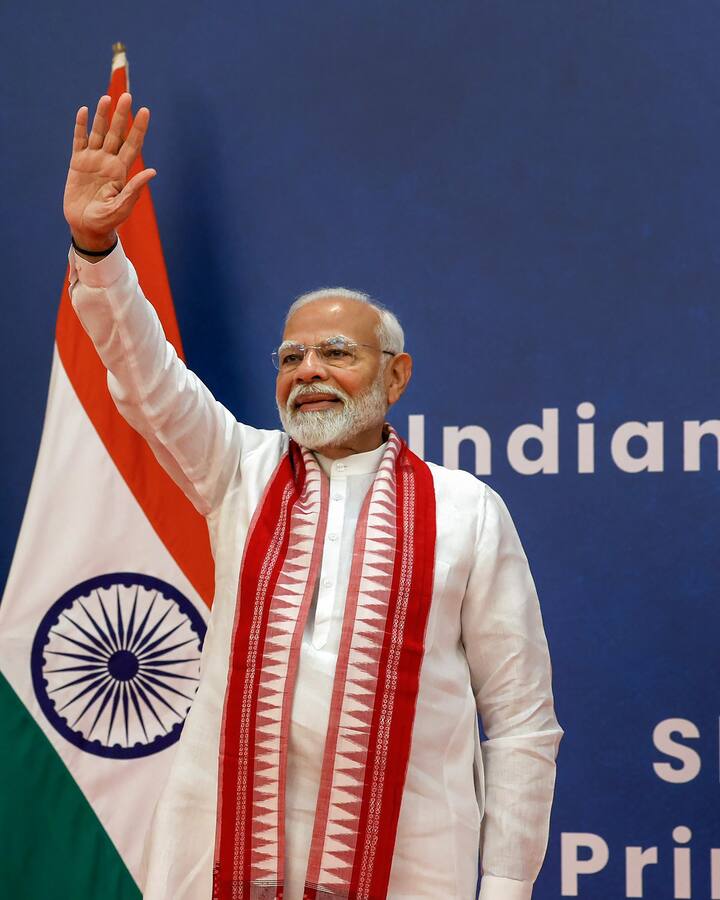 राज्य की 288 सदस्यीय विधानसभा ही विधानपरिषद के इस चुनाव के लिए निर्वाचक मंडल है. फिलहाल विधानसभा की प्रभावी संख्या 274 है. हर जीतने वाले प्रत्याशी को प्रथम वरीयता के 23 मत हासिल करने होंगे. विधानसभा में भाजपा 103 सदस्यों के साथ सबसे बड़ी पार्टी है, जबकि शिवेसना के पास 38, राकांपा के पास 42, कांग्रेस के पास 37, शिवसेना (यूबीटी) के पास 15 और राकांपा (एसपी) के पास 10 सदस्य हैं.