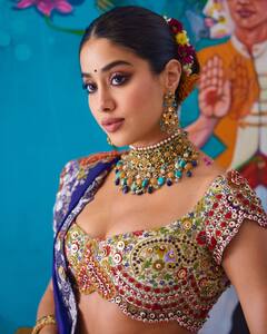 अंबानी के घर शादी का फंक्शन, दुल्हन से ज्यादा Janhvi Kapoor की चर्चा, ऐसा क्या पहन लिया, देखें तस्वीरें