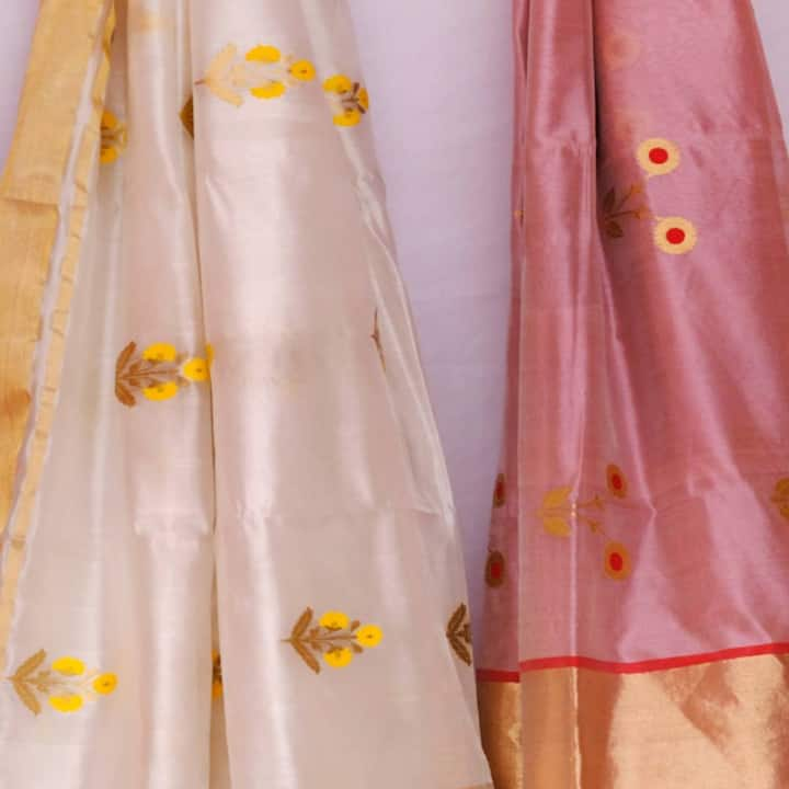 You can make curtains from old sarees kept in the house, for this you can use georgette or chiffon sarees. You can add lace to make the curtains even more beautiful. You can increase the beauty of your house with the help of colorful curtains.