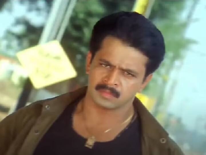 2002 ஆம் ஆண்டு அர்ஜுன் இயக்கி, நடித்த இருந்த படம் ஏழுமலை. இந்த படத்தில் லக்ஸ் பாப்பா என்ற பாடல் சிறப்பாக இருக்கும். மேலும் அர்ஜுனுக்கு வெறித்தனமான பிஜிஎம்-ஐ இசையமத்து இருப்பார் மணி சர்மா.