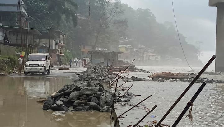 শনিবার ভারী বৃষ্টির সম্ভাবনা রয়েছে দার্জিলিং, কালিম্পং আলিপুরদুয়ার কোচবিহার ও জলপাইগুড়ি জেলার বিভিন্ন এলাকায়। সূত্র- পিটিআই