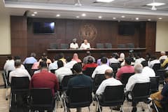 कृषि मंत्री इस मुद्दे पर देने लगे 'ज्ञान'! हंसी का जिक्र अखिलेश यादव ने बता दिया किसे हो रहा नफा-नुकसान