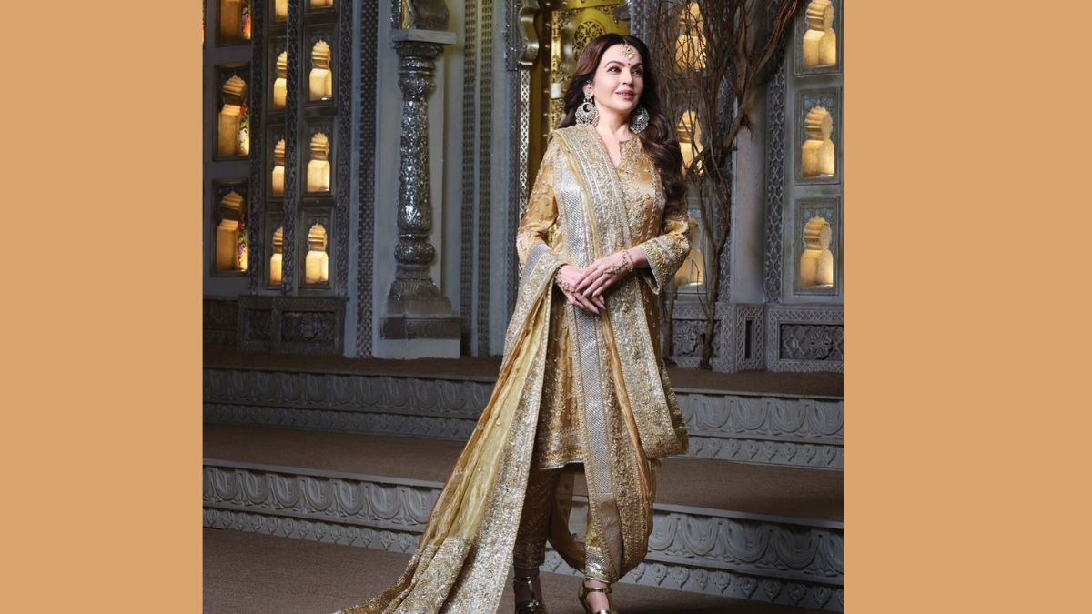 Fashion : वयाच्या 60 मध्ये शोभते सौंदर्यवती..! नीता अंबानींसारखं सुंदर आणि रॉयल दिसायचंय? 'हे' सूट एकदा ट्राय करा..