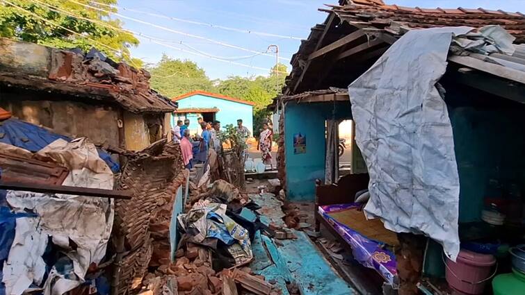 Dindigul news House collapsed due to heavy rain near Naththam - TNN நத்தம் அருகே கனமழையால் வீடு இடிந்து சேதம் - நல் வாய்ப்பாக பெரும் உயிர் சேதம் தவிர்ப்பு