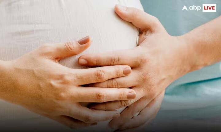 ਕੀ ਤੁਸੀਂ ਵੀ ਗਰਭ ਅਵਸਥਾ ਸਬੰਧੀ ਸਮੱਸਿਆਵਾਂ ਨਾਲ ਜੂਝ ਰਹੇ ਹੋ? ਜੇਕਰ ਤੁਸੀਂ ਕਈ ਕੋਸ਼ਿਸ਼ਾਂ ਦੇ ਬਾਵਜੂਦ ਗਰਭ ਧਾਰਨ ਨਹੀਂ ਕਰ ਪਾ ਰਹੇ ਹੋ, ਤਾਂ ਤੁਹਾਡੀ ਸਮੱਸਿਆ ਦਾ ਹੱਲ ਹੋ ਗਿਆ ਹੈ। ਵਿਗਿਆਨੀਆਂ ਦਾ ਦਾਅਵਾ ਹੈ ਕਿ ਅਜਿਹੀ ਗੋਲੀ ਤਿਆਰ ਕੀਤੀ ਗਈ ਹੈ, ਜਿਸ ਨਾਲ ਗਰਭ ਅਵਸਥਾ ਦੀ ਸੰਭਾਵਨਾ ਕਾਫੀ ਵਧ ਜਾਵੇਗੀ। ਇਹ ਦਵਾਈ ਸਿਰਫ ਉਨ੍ਹਾਂ ਜੋੜਿਆਂ ਲਈ ਲਾਭਦਾਇਕ ਹੋਵੇਗੀ ਜੋ ਆਈਵੀਐਫ ਇਲਾਜ ਦੁਆਰਾ ਗਰਭ ਅਵਸਥਾ ਦੀ ਯੋਜਨਾ ਬਣਾ ਰਹੇ ਹਨ। ਇਸ ਦਵਾਈ ਦਾ ਨਾਮ OXO-001 ਹੈ, ਜਿਸ ਦੇ ਸ਼ੁਰੂਆਤੀ ਟਰਾਇਲ ਚੱਲ ਰਹੇ ਹਨ।