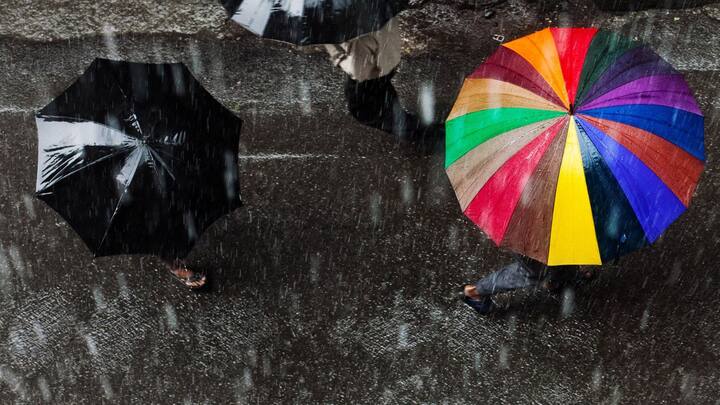 উত্তরবঙ্গে ফের প্রবল বর্ষণের সম্ভাবনা। বৃহস্পতিবার আলিপুরদুয়ার জেলার জন্য লাল সতর্কতা জারি করা হয়েছে। ওই জেলার দু-একটি জায়গায় ভারী থেকে অতি ভারী এবং প্রবল বর্ষণ হতে পারে।(ছবি সৌজন্য-পিটিআই)