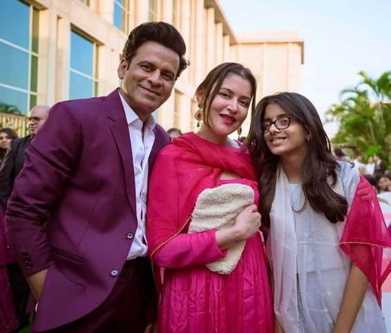 एक्टर मनोज बाजपेयी ने एक्ट्रेस शबाना रजा के साथ साल 2006 में शादी की थी. फिल्मों में आने के समय शबाना का नाम नेहा रखा गया लेकिन शादी के बाद इन्होंने फिल्मों में काम करना बंद कर दिया. इस कपल के एक बेटी है और ये कपल आज भी साथ है.