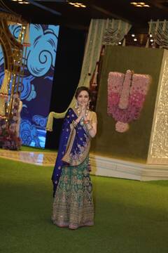 Anant-Radhika Wedding : अनंत-राधिकासाठीच्या पूजेत वरमाई नीता अंबानींची हवा, सोन्याच्या ब्लाऊजने वेधले लक्ष