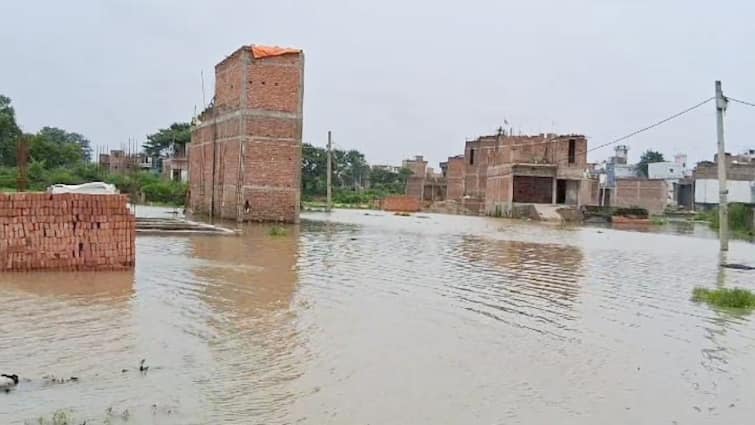 नेपाल में हुई बारिश से कई नदियों में बढ़ा जलस्तर, मुजफ्फरपुर में लोग कर रहे हैं पलायन की तैयारी