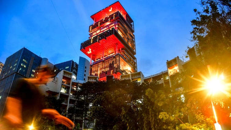 mukesh ambani luxury house antilia electricity bill will leave you in shock कितना आता है मुकेश अंबानी के घर का बिजली बिल? सुनकर यकीन नहीं कर पाएंगे आप