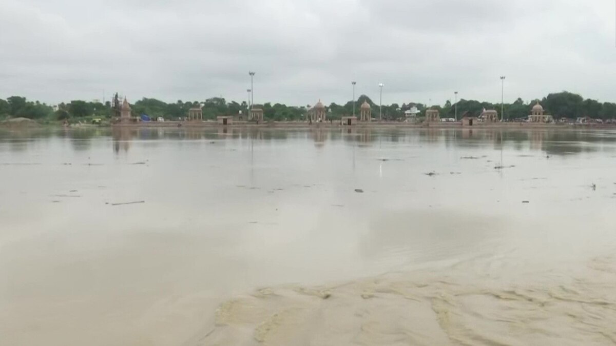 गोरखपुर में राप्ती नदी के रौद्र रूप ने डराया, खतरे के निशान को किया पार, बाढ़ का खतरा मंडराया