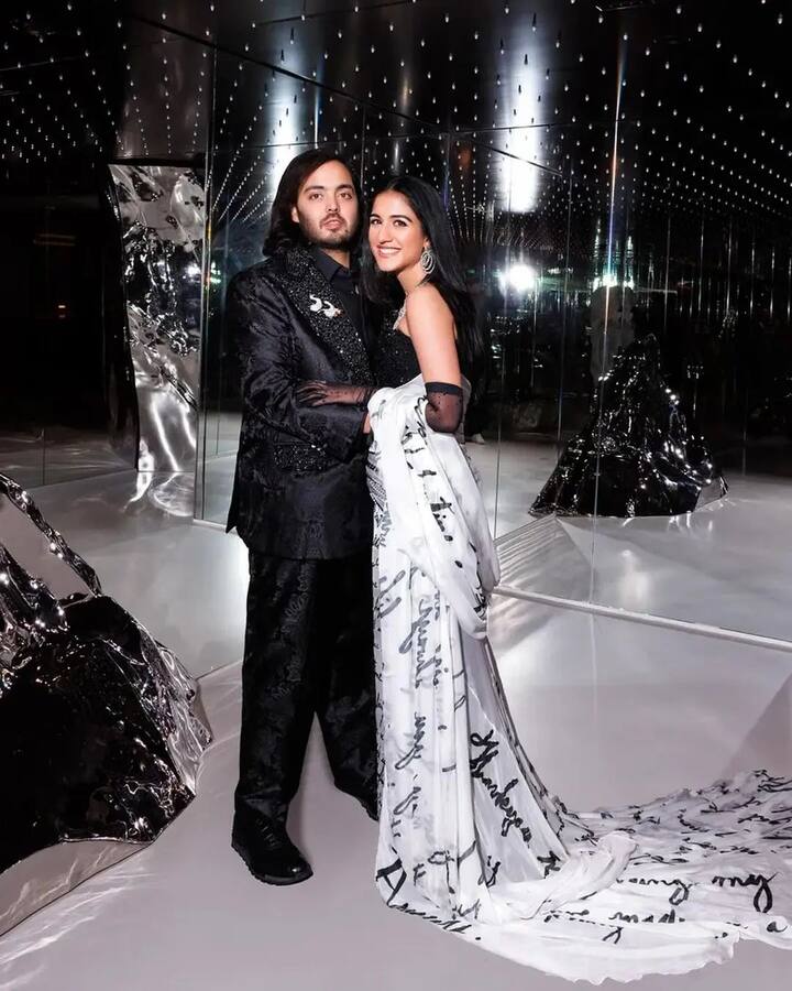 बता दें कि अंनत और राधिका की शादी की रस्में गरबा नाइट और मामेरू सेरेमनी के साथ शुरू हुई थी.