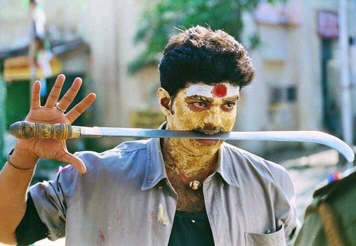 பேரரசு இயக்கிய திருப்பாச்சி படத்தில் விஜய் நடித்து இருந்தார். இந்த படத்திற்கு தேவி ஸ்ரீ பிரசாத், தினா, மணி சர்மா ஆகிய மூவர் இசை அமைத்திருந்தனர்.
