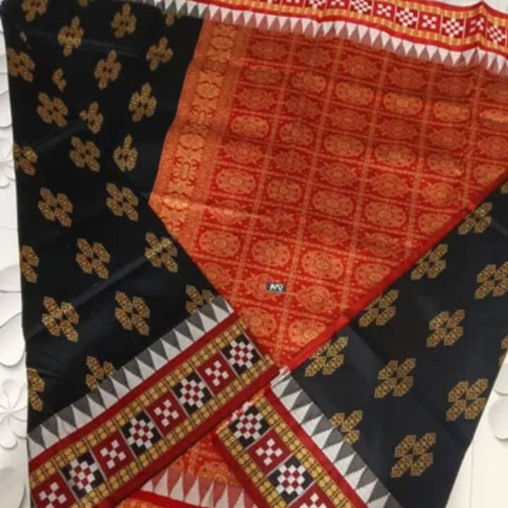 If you want to give a new look to your house in a low budget, then what can be better than an old saree kept in the cupboard. For this, you can give a new look to the house by making beautiful things like bedsheets, curtains, pillow covers, cushions with the help of old sarees. Let us know in what ways you can use old sarees.