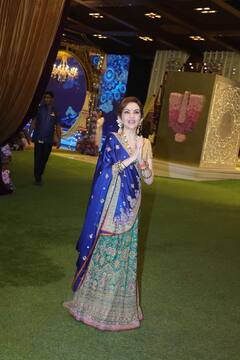 Anant-Radhika Wedding : अनंत-राधिकासाठीच्या पूजेत वरमाई नीता अंबानींची हवा, सोन्याच्या ब्लाऊजने वेधले लक्ष