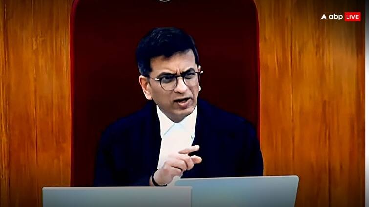 CJI DY Chandrachud bench hearing Castesim in Jails caste based discrimination in UP Bengal MP Odisha prison manual Casteism in Jails: योर लॉर्डशिप जेलों में जाति का जिन्न! कैदियों से भेदभाव पर CJI चंद्रचूड़ ने योगी सरकार से पूछा- मेहतर से क्या मतलब है?