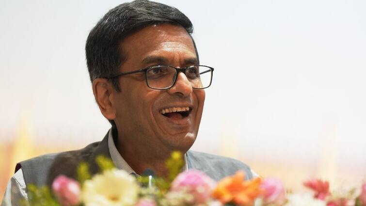 CJI DY Chandrachud gets happy on Father Y V Chandrachud story tells Senior Advocate Raju Ramchandran in Supreme Court Supreme Court: पिता की कौन सी बात सुनकर खुशी से खिल उठे CJI चंद्रचूड़? जिरह के बीच सीनियर एडवोकेट ने सुनाया 48 साल पुराना वाकिया