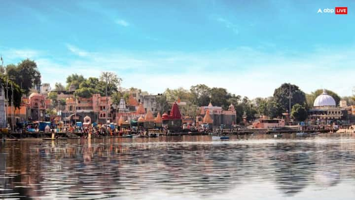 Ujjain Best Places:  उज्जैन में स्थित महाकालेश्वर मंदिर 12 ज्योतिर्लिंग में से एक है. अगर आप भी यहां सावन के महीने में आ रहे हैं, तो इन मंदिर में दर्शन करने जरूर जाएं.