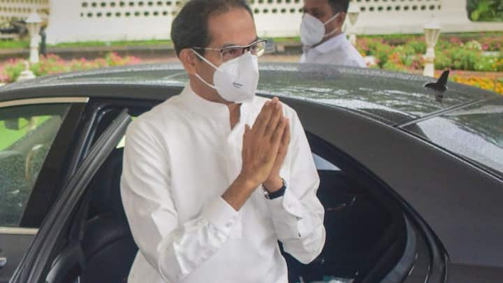 कहा जा रहा है कि शरद पवार सबको कॉल करके अपनी ओर करना चाहते हैं. अगर ऐसा होता है तो जयंत पाटिल विधान परिषद का चुनाव जीत जाएंगे और ऐसा होता है तो विधानसभा चुनाव में महायुती के कई विधायक पार्टी छोड़कर महा विकास आघाड़ी या फिर इंडिया गठबंधन से चुनाव लड़ सकते हैं.