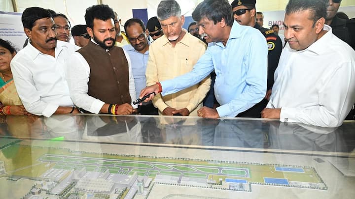 Bhogapuram Airport Photos: విజయనగరం జిల్లాలోని భోగాపురం విమానాశ్రయ పనులు పరిశీలన చేసిన అనంతరం అధికారులతో ముఖ్యమంత్రి నారా చంద్రబాబు నాయుడు సమీక్ష నిర్వహించారు.