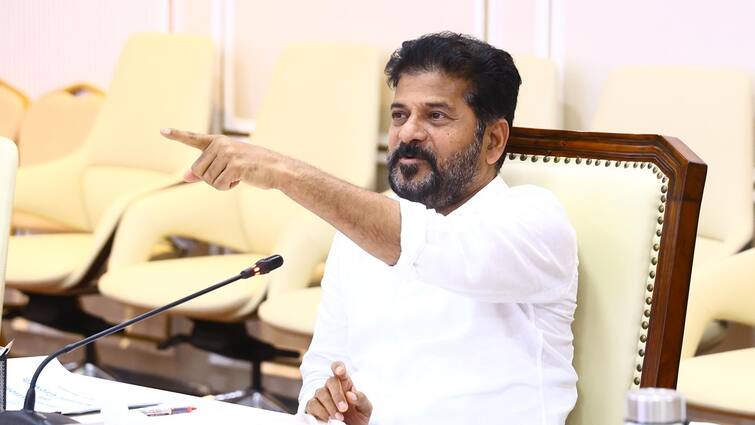 Revanth Reddy Reviews with Excise Commercial taxes Mining departments official over State Income Revanth Reddy: తెలంగాణ ఆదాయంపై టార్గెట్‌లు పెట్టిన రేవంత్ - ఇకపై ప్రతినెలా రివ్యూ