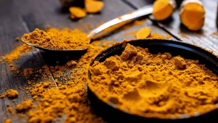 It is important to note that excessive consumption of curcumin can cause many problems. Most of these problems are related to the stomach.