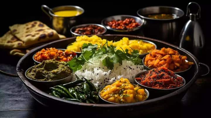 सात्त्विक अन्न - सात्विक अन्न म्हणजे शुद्धता, शांतता आणि मानसिक स्पष्टता वाढवणारे. हे अन्न ताजेतवाने, हलके आणि पचायला सोपे आहे.