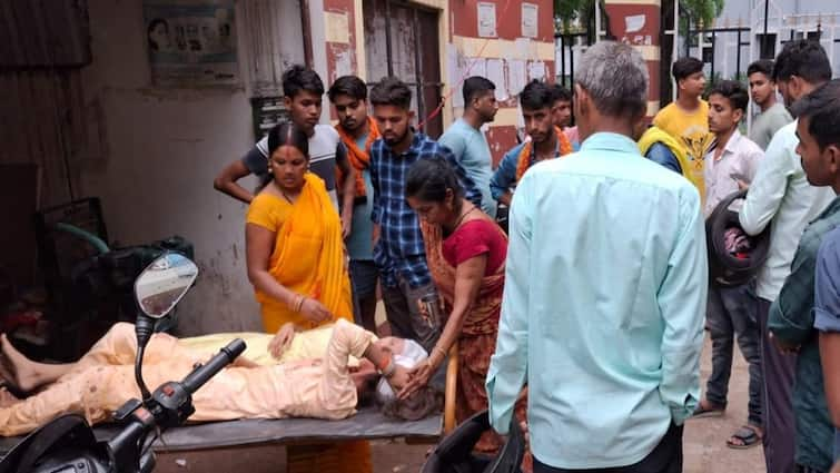 Nawada News More than 12 people injured due to wall collapse in Bihar ann Bihar News: नवादा में गिरी छत की दीवार, 12 से ज्यादा घायल, किए गए रेफर, शादी समारोह लेकर जुटी थी भीड़