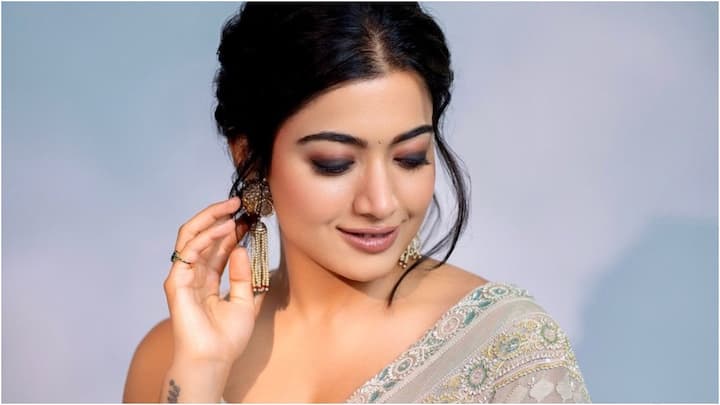 Rashmika Mandanna Latest Look: నేషనల్‌ క్రష్‌ రష్మిక చీరకట్టుతో ఆకట్టుకుంది. క్రీం కలర్‌ శారీలో కూల్‌గా ఫోటోలకు ఫోజులు ఇచ్చింది.