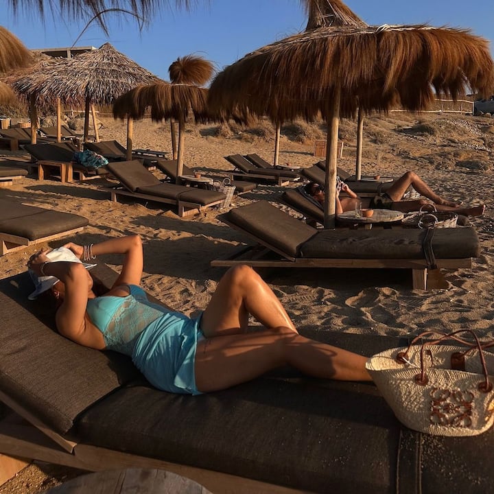 Avneet Kaur flaunted her curvy figure in a blue bikini, fans went crazy after seeing her style. 5 While sharing the photos, Avneet Kaur wrote, 'Meanwhile, getting ready for tan in Mykonos...'