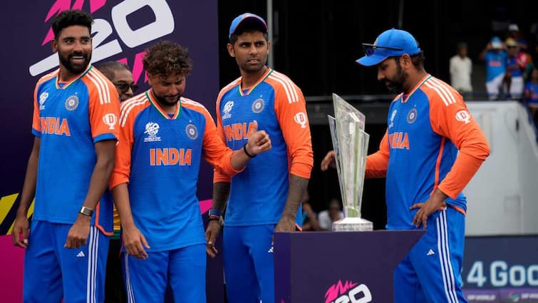 Rohit Sharma was ready to give his bonus Prize money for support staff T20 World Cup 2024 Rohit Sharma Bonus: द्रविड़ ही नहीं रोहित ने भी दिखाई दरियादिली, सपोर्ट स्टाफ के लिए बोनस छोड़ने को थे तैयार