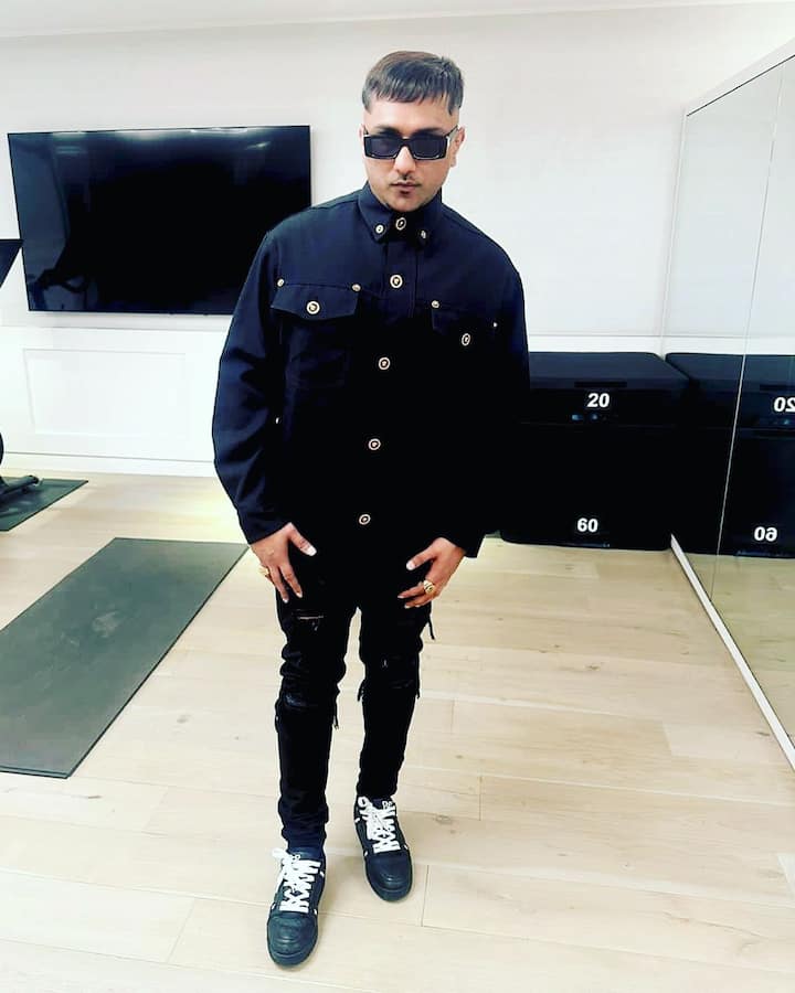 Meanwhile, now the news has come out that a new love has entered Honey Singh's life. It is being said that the singer is currently dating a famous actress.