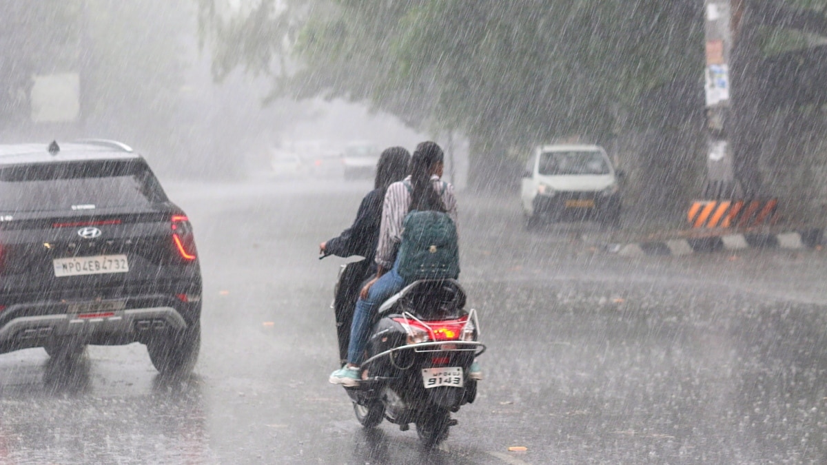 Weather Report: सावधान! रोहतास से सीवान समेत इन 5 जिलों में आज भारी बारिश के आसार, IMD का अलर्ट