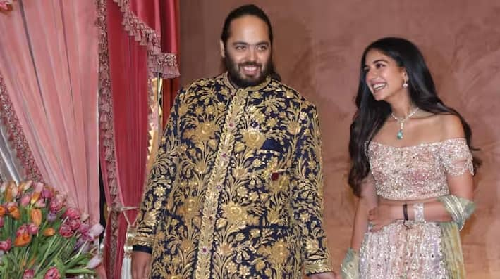 Anant Ambani Radhika Merchant wedding From Beckham & Hilary Clinton to Kim Kardashian check full celebrity guest list Anant Ambani - Radhika Marriage:  அனந்த் அம்பானி- ராதிகா திருமணம் : மைக் டைசன், ஜான் சீனா, உலக தலைவர்கள் என நீளும் விருந்தினர் பட்டியல்..