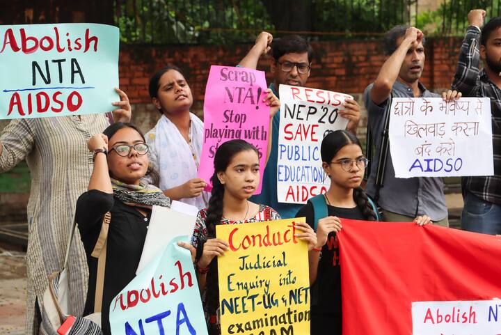 सरकार ने कहा कि भारतीय प्रौद्योगिकी संस्थान, मद्रास की तरफ से किए गए डेटा विश्लेषण से पता चलता है कि नंबरों का वितरण एक बेल घंटी के आकार का है, जैसा कि किसी भी बड़े पैमाने की परीक्षा में देखा जाता है.