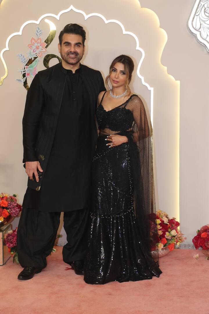 Arbaaz Khan and wife Sshura twin in black.