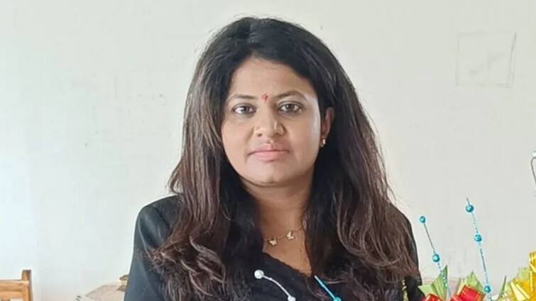 Police Protection to Trainee IAS Pooja Khedkar Reaction to Pune Police Notice Washim Maharashtra Marathi News Pooja Khedkar : वादग्रस्त ट्रेनी IAS पूजा खेडकरांना थेट पोलीस प्रोटेक्शन, पुणे पोलिसांच्या नोटिसीवर काय म्हणाल्या?