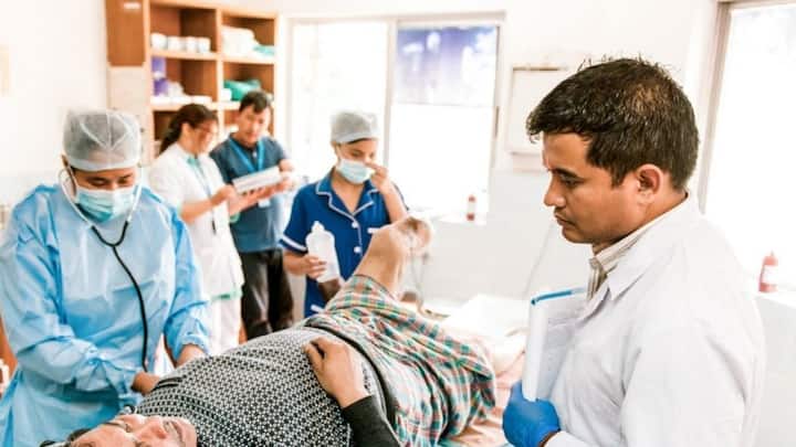 बीमारियों का कोई भरोसा नहीं होता. कब किस तरह के इलाज की जरूरत पड़ जाए. इसलिए लोग भविष्य में महंगे इलाज के खर्चे से बचने के लिए हेल्थ इंश्योरेंस करवा लेते हैं.