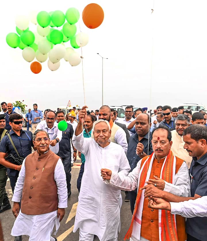 बिहार में बीजेपी को मोटे तौर पर सवर्ण वोट मिलता है, जबकि उसे नीतीश कुमार, चिराग पासवान और जीतन राम मांझी का सहारा लेना पड़ता है.