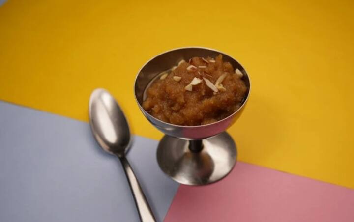 தேவையான பொருட்கள் : பாசி பருப்பு - 250 மி.லி, முந்திரி பருப்பு - 1/2 கப், பாதாம் நறுக்கியது, பிஸ்தா நறுக்கியது, திராட்சை, ரவா - 1 மேசைக்கரண்டி, கடலை மாவு - 1 மேசைக்கரண்டி, தண்ணீர் - 1 கப், பால் - 1 கப், சர்க்கரை - 2 கப், ஏலக்காய் தூள் - 1 தேக்கரண்டி , குங்குமப்பூ, நெய்