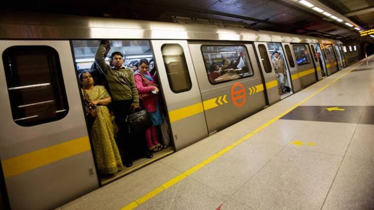 How to book delhi metro ticket by home from Amazon Pay Paytm Phone Pe Delhi Metro की टिकट बुक करना हुआ आसान, जानें घर बैठे अमेजन से कैसे होगी बुकिंग