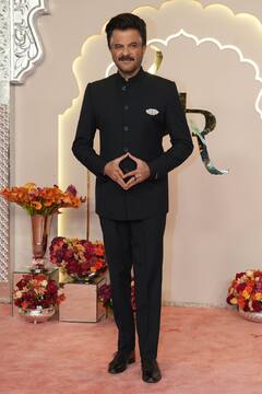 Anant Ambani Wedding: అనంత్ అంబానీ పెళ్లి వేడుకలో మెరిసిన సినీ తారలు - మహేష్ బాబు, రామ్ చరణ్ to రజనీకాంత్ ఫ్యామిలీల సందడి