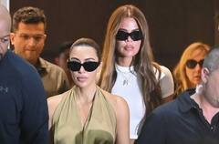 Anant- Radhika Wedding: અનંત અને રાધિકાના લગ્નમાં સામેલ થવા ગ્લેમરસ અંદાજમાં મુંબઇ પહોંચી કિમ કર્દાશિયન