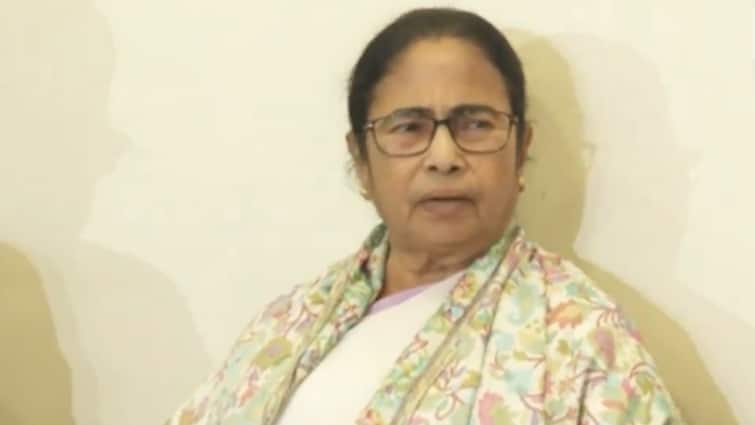 Mamata Banerjee meets Uddhav Thackeray Sharad Pawar Bandra area Mumbai Maharashtra Elections 2024 Mamata Meets Uddhav Thackeray In Mumbai, Says ‘Khela Has Begun’ As She Casts Doubts On Modi Govt's Survival