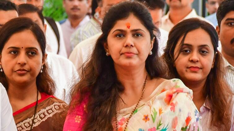 Pankaja Munde Victory In Maharashtra MLC Election Result 2024 Pritam Munde Emotional Supporters Cheer Maharashtra MLC Election Result: 10 साल बाद पंकजा मुंडे ने लहराया जीत का परचम, बहन प्रीतम मुंडे की आंखों में आंसू, जानें BJP नेता ने क्या कहा