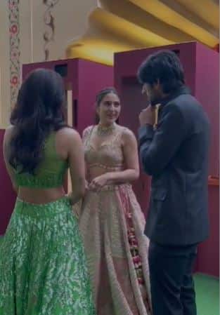 Sara Ali Khan, Khushi Kapoor and Ibrahim Ali Khan are engaged in a conversation in this picture.